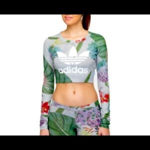 Women’s Adidas crop top and leggins set.